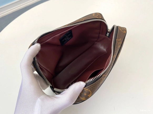 PM POUCH TOILETRY LOUIS VUITTON 0710
